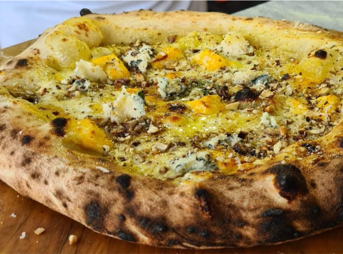 Quatro Formaggi Regina
